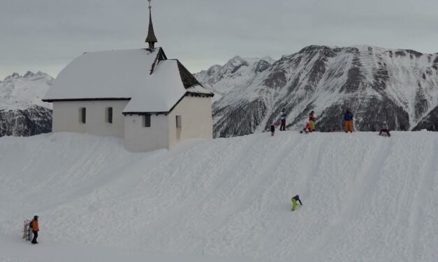 Descubre la Encantadora Aldea de Bettmeralp: Naturaleza y Aventura en los Alpes Suizos